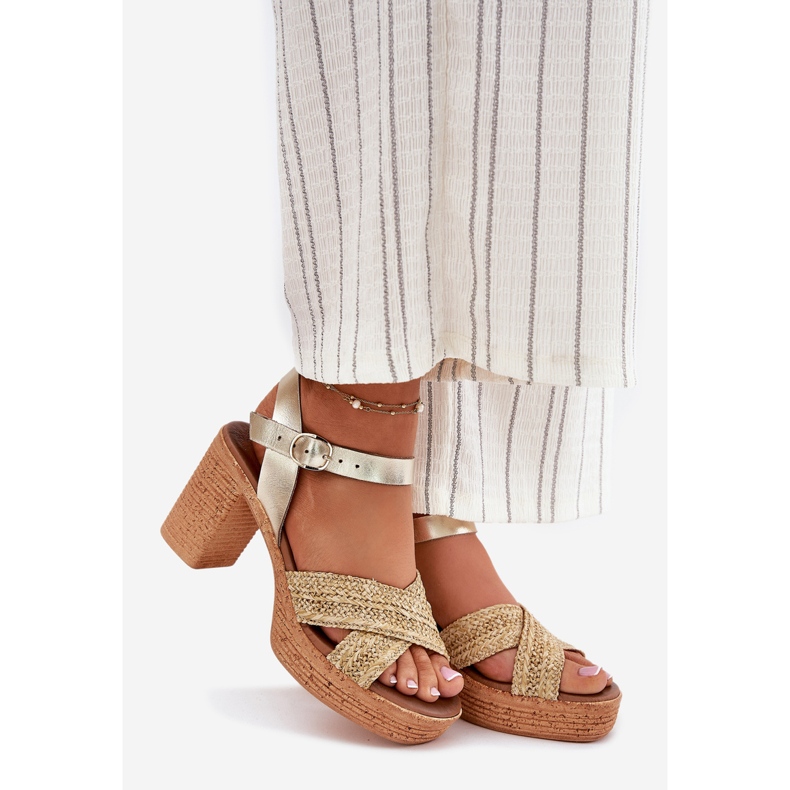 Sandali in pelle sul pilastro con treccia su Zazoo 40460 Stripe d'oro 1
