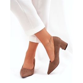 Pompe da donna con le dita dei piedi appuntite sul Kaki Post 3