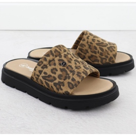 Pantofole in pelle femminile sulla piattaforma con beige Helios 156.731 2