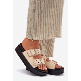 Inna Infradito da donna con fibbie sulla piattaforma beige 1