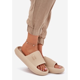 Flip di schiuma femminile Flip sulla piattaforma con un orsacchiotto Vinceza 75210 beige 1