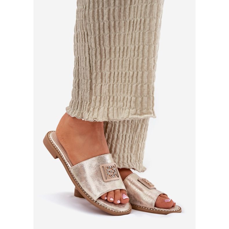 S.Barski Flip-flop con tacco piatto da donna con un ornamento S. Barski Kv51-089 oro d'oro 1