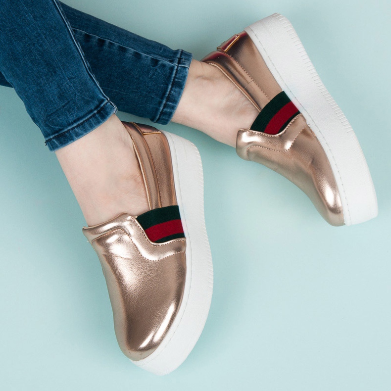 Kylie Slipon sulla piattaforma rosa 1