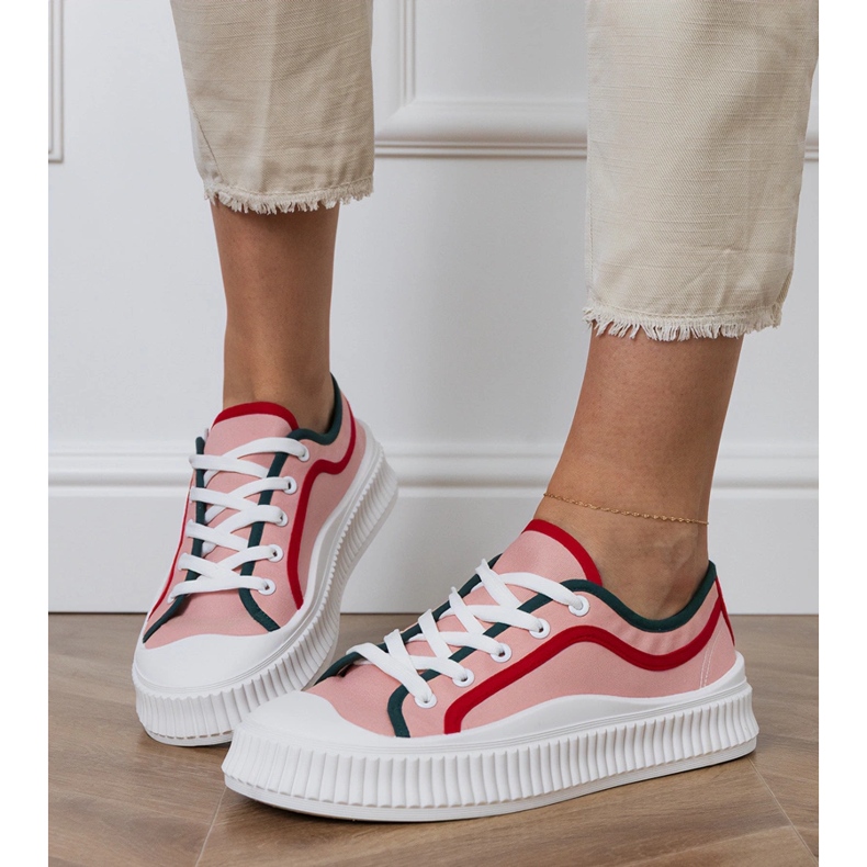 Sneaker da donna rosa sulla piattaforma 2