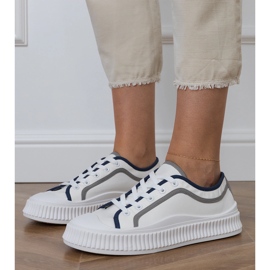 Sneakers bianche da donna sulla piattaforma bianco 2