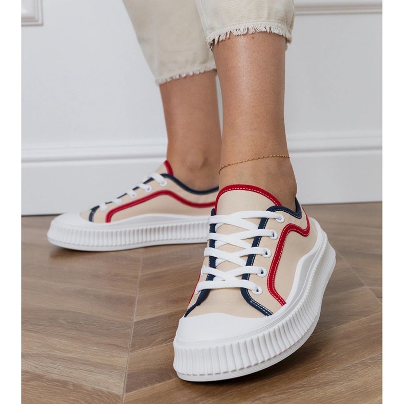 Sneakers beige con plateau da donna 1