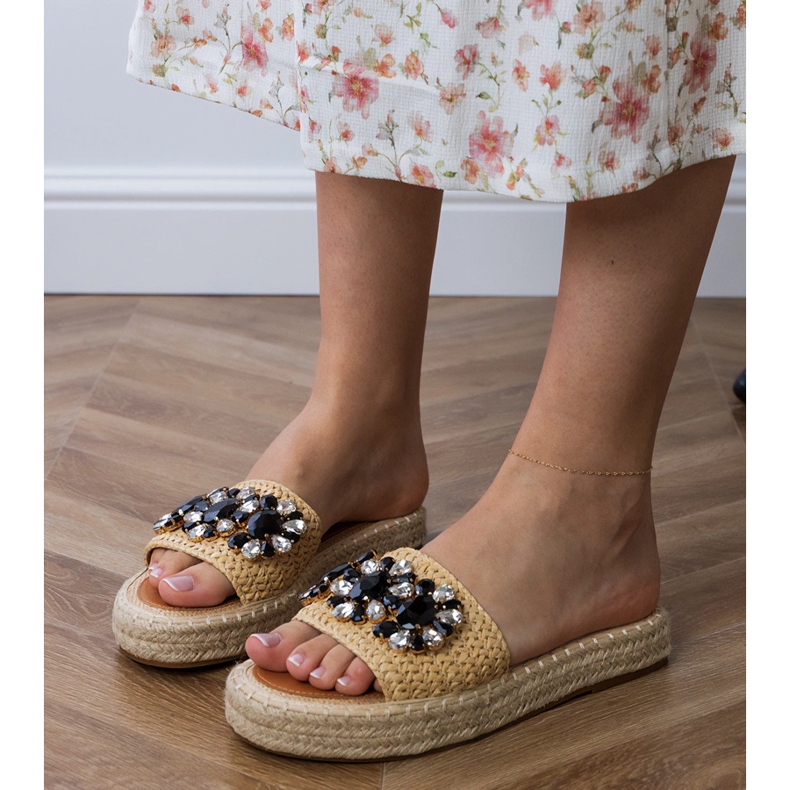 Beige Espadrilles con cristalli neri 1