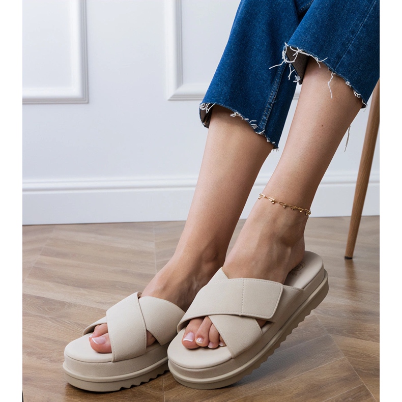 BEIGE Flaps con strisce sulla piattaforma 2