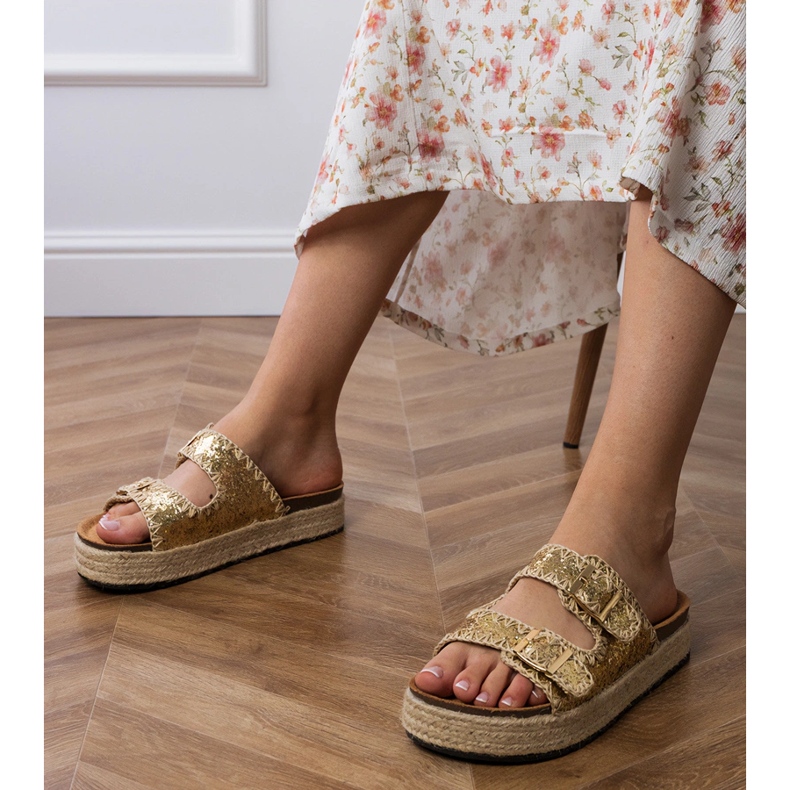 Slifori dorate Espadrilles con fibbie d'oro 1