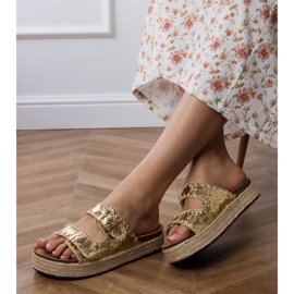 Slifori dorate Espadrilles con fibbie d'oro 2