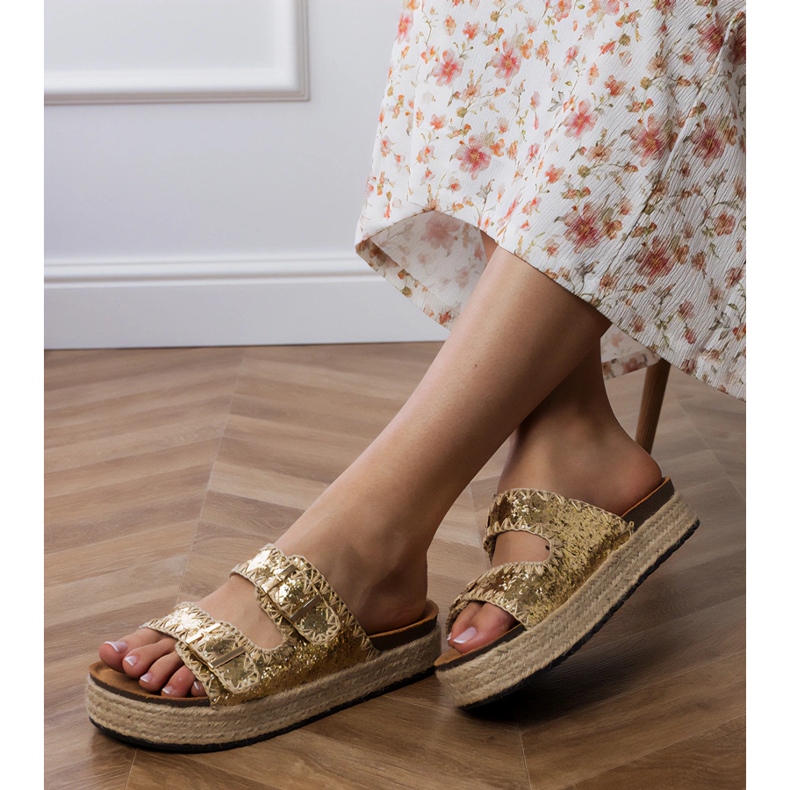 Slifori dorate Espadrilles con fibbie d'oro 2