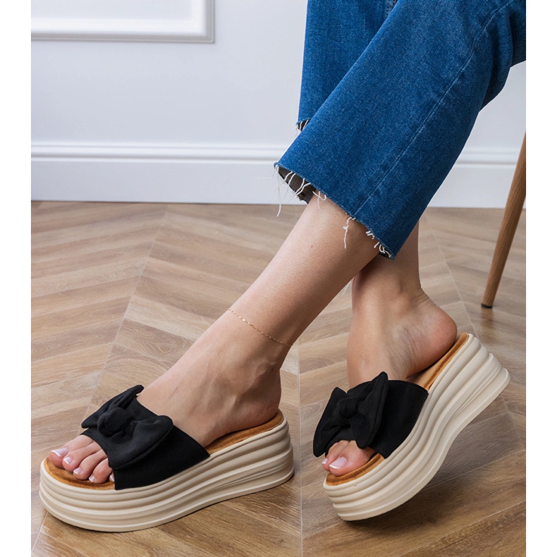 Sandali neri con plateau e fiocco nero 2