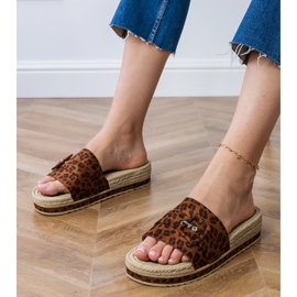 Flip leopardo -flip sulla piattaforma con una fibbia decorativa marrone 1