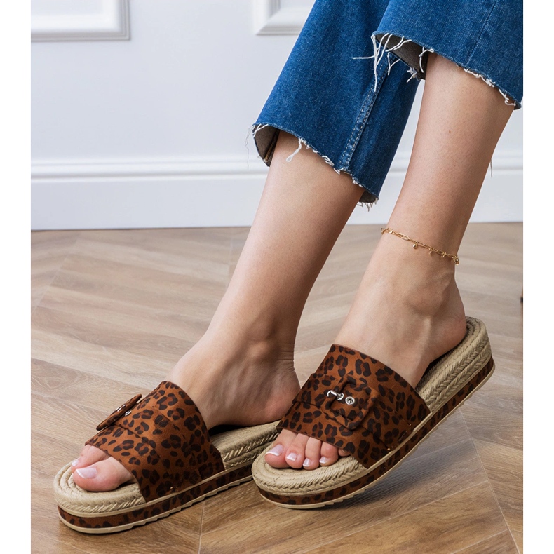 Flip leopardo -flip sulla piattaforma con una fibbia decorativa marrone 2