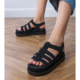 Sandali di gladiatore nero sulla piattaforma 2