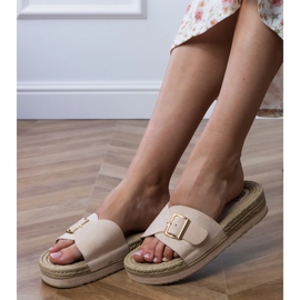 Beige infrasola sulla piattaforma con una fibbia sulla barra 2