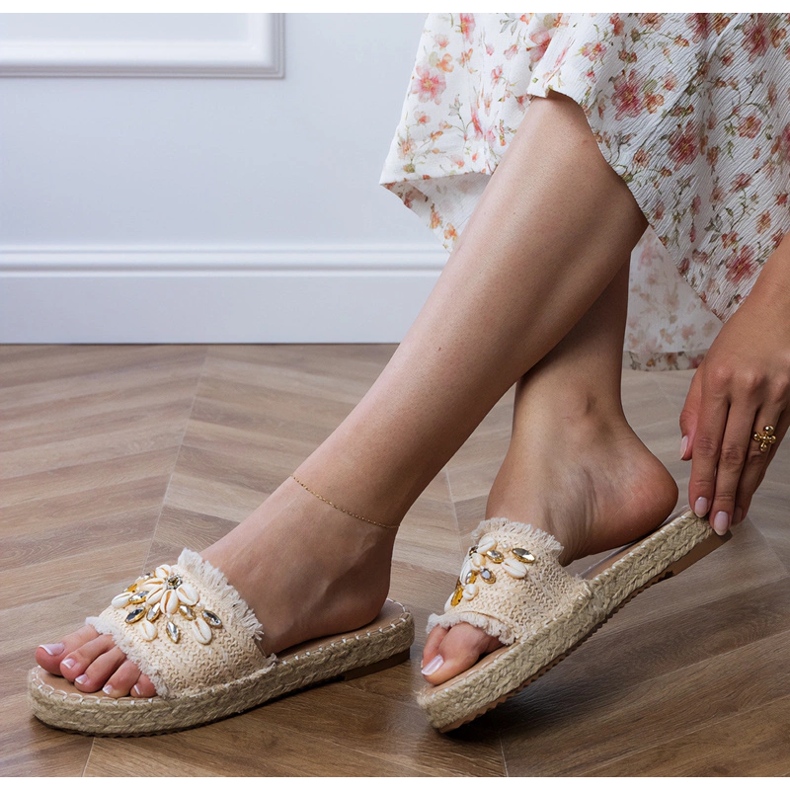 Beige espadrilles con gusci 1
