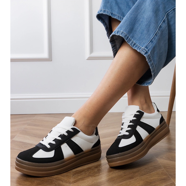 Sneakers nere da donna sulla piattaforma nero 2