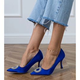 Pompe di raso blu con zirconi 2