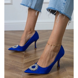 Pompe di raso blu con zirconi 1