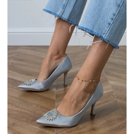 Pompe di raso d'argento con zirconi 1