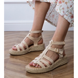 Sandali di espadrille beige su una piattaforma bassa 1