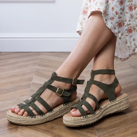 Sandali verdi di espadrille su una piattaforma bassa verde 1