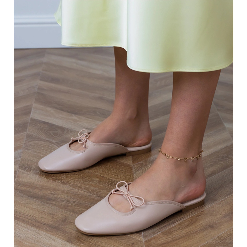 Flip -flip beige costruiti su una suola piatta 2