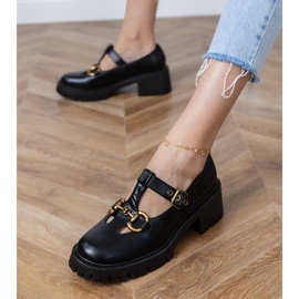 Scarpe nere su una suola spessa con una decorazione dorata nero 2