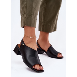 Sandali in pelle femminile su Maciejka 06975-01 Nero 2