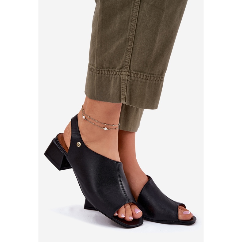Sandali in pelle femminile su Maciejka 06975-01 Nero 1