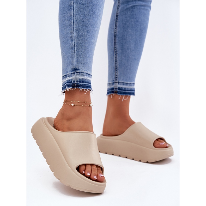 EVento Pantofole di schiuma da donna sulla piattaforma beige 2
