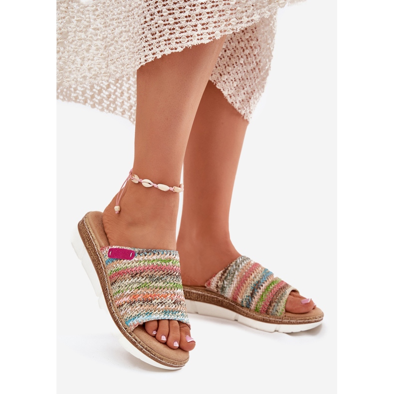 Infradito da donna con un cuneo multicolore placcato a cuneo 1