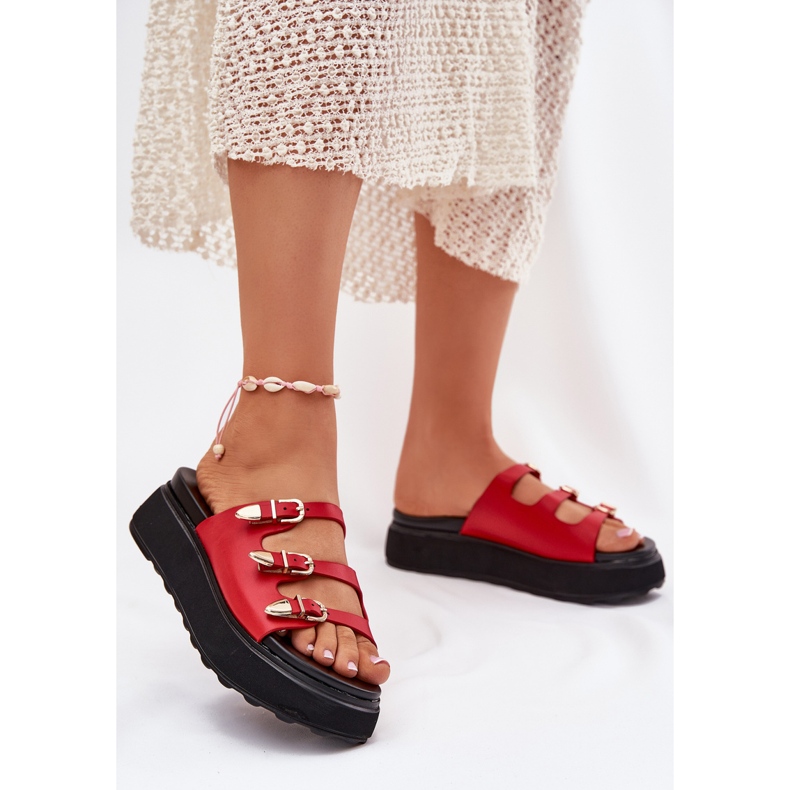 Infradito da donna sulla piattaforma con strisce rosse rosso 2