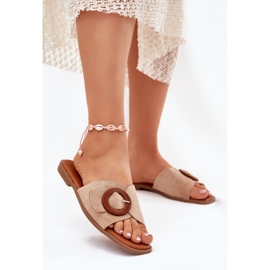 Flip da donna a ruote piatte con un morsetto beige 2