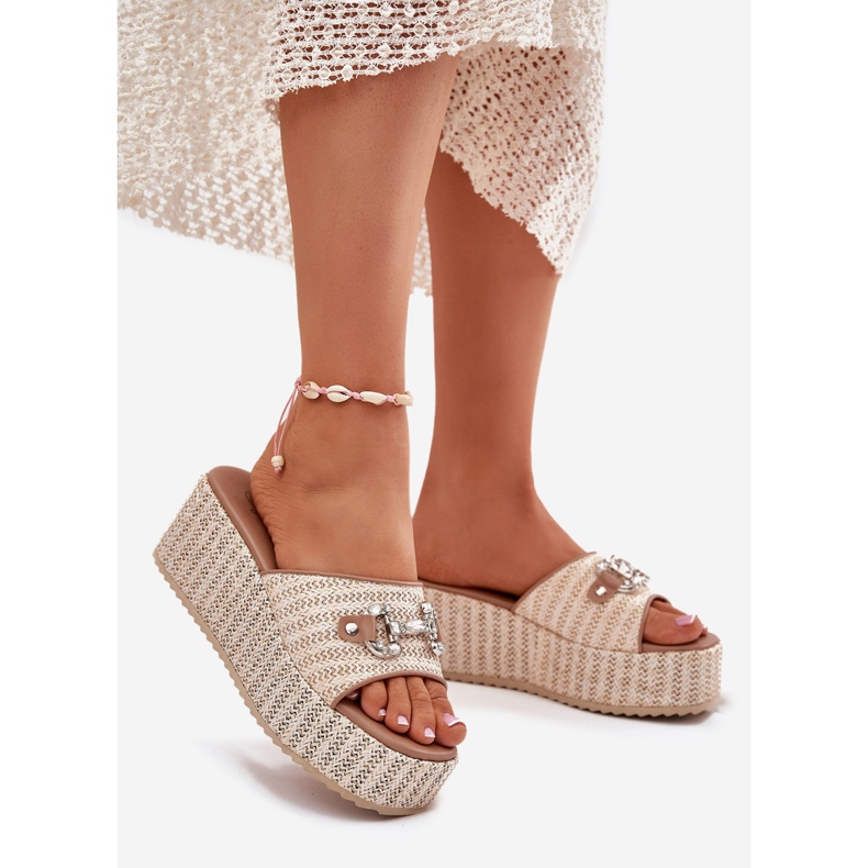 Zeppe femminili con cuneo con treccia e decorazione beige 1