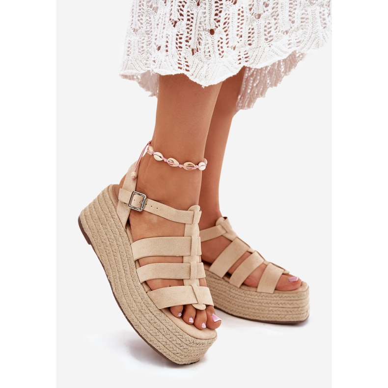 Sandali femminili con strisce e beige intrecciata 1
