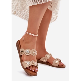 Infradito da donna con spille dorate beige 1