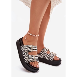 Infradito da donna con fibbie dorate sulla piattaforma zebra bianco 1
