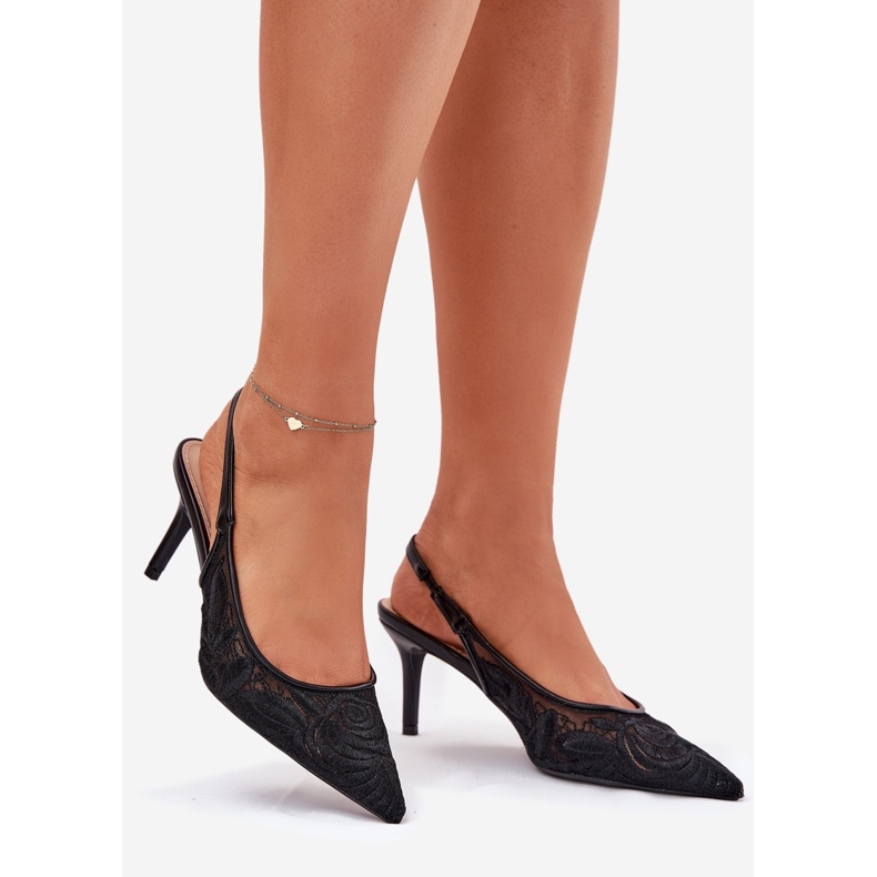Sandali con tacchi in pizzo con un tallone aperto nero 2