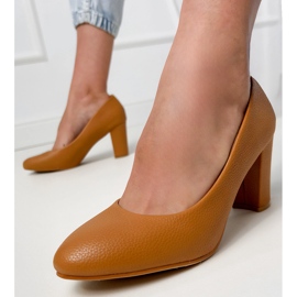 Brown Classic Pumps sul post marrone 1