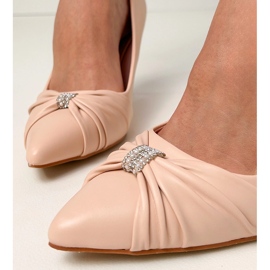 Pompe classiche beige su un perno con zirconi 2