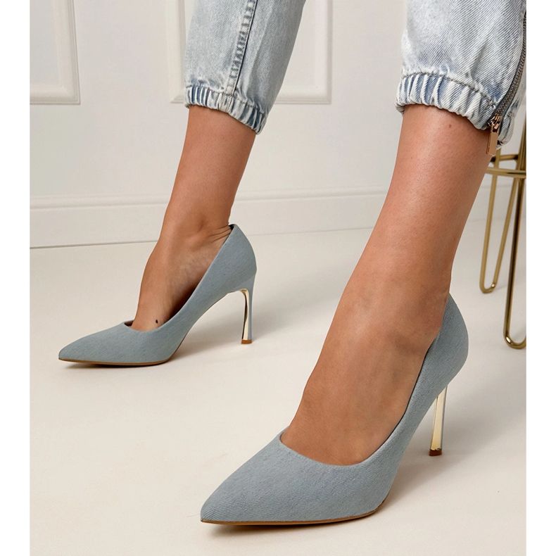 Jeans classici pompe su una spilla dorata blu 1