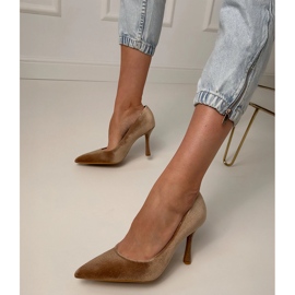 Beige velor pompa su un tallone alto 1