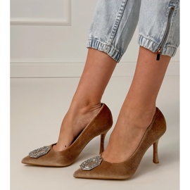 Pompe beige su un perno con zirconi 2