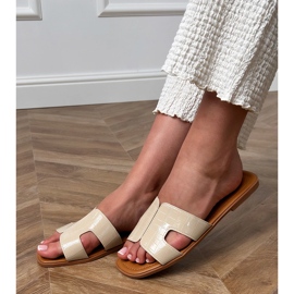 BEIGE Flaps su una suola piatta con la pressione 1