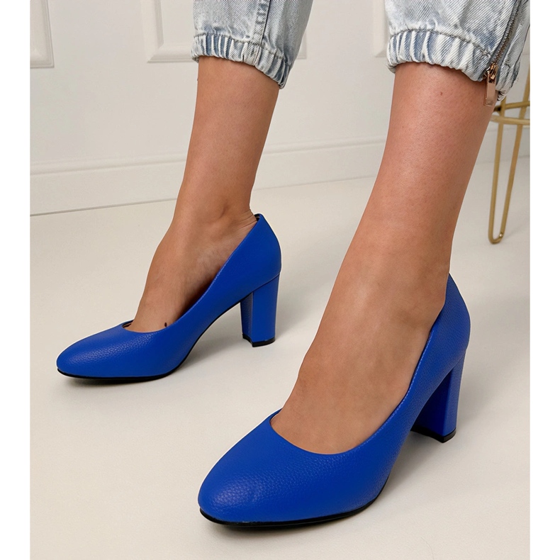Pompe classiche blu sul post 1