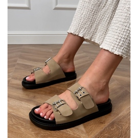 Flip verdi con morsetti su strisce beige 1