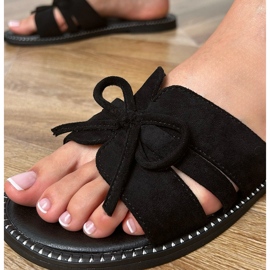 Flip Black Flip con un arco e decorazione ai bordi nero 1