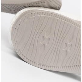 Seastar Infrasoli bianchi con un naso pieno e una fibbia bianca 2